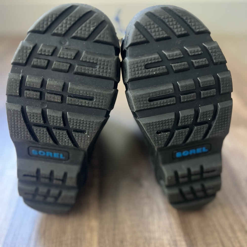 Sorel Boys Size 2 Black Blue Snow Boots EUC - Picture 5 of 11
